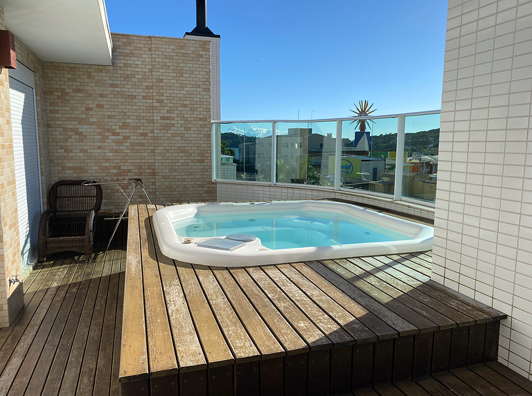 Cobertura com jacuzzi 50m da praia