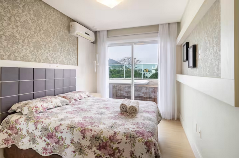 Cobertura com jacuzzi 50m da praia