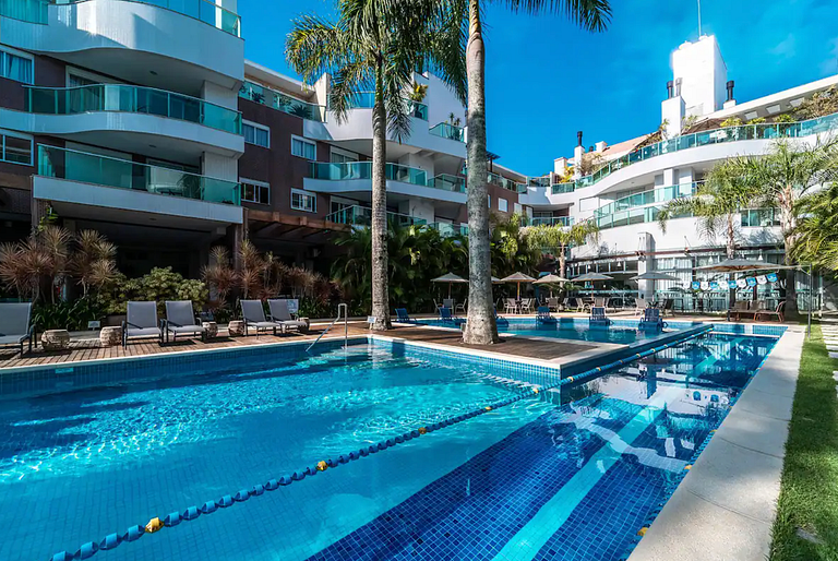 Cobertura com jacuzzi 50m da praia