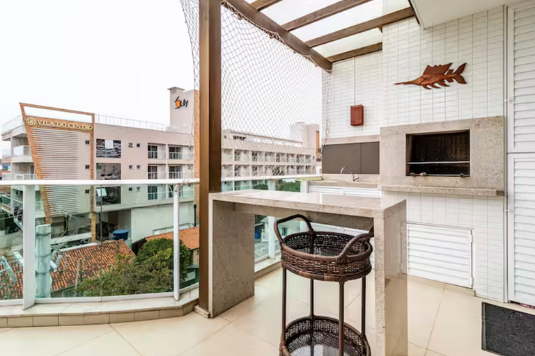 Cobertura com jacuzzi 50m da praia